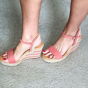 NWT PEACHY PINK WEDGES SZ 7M